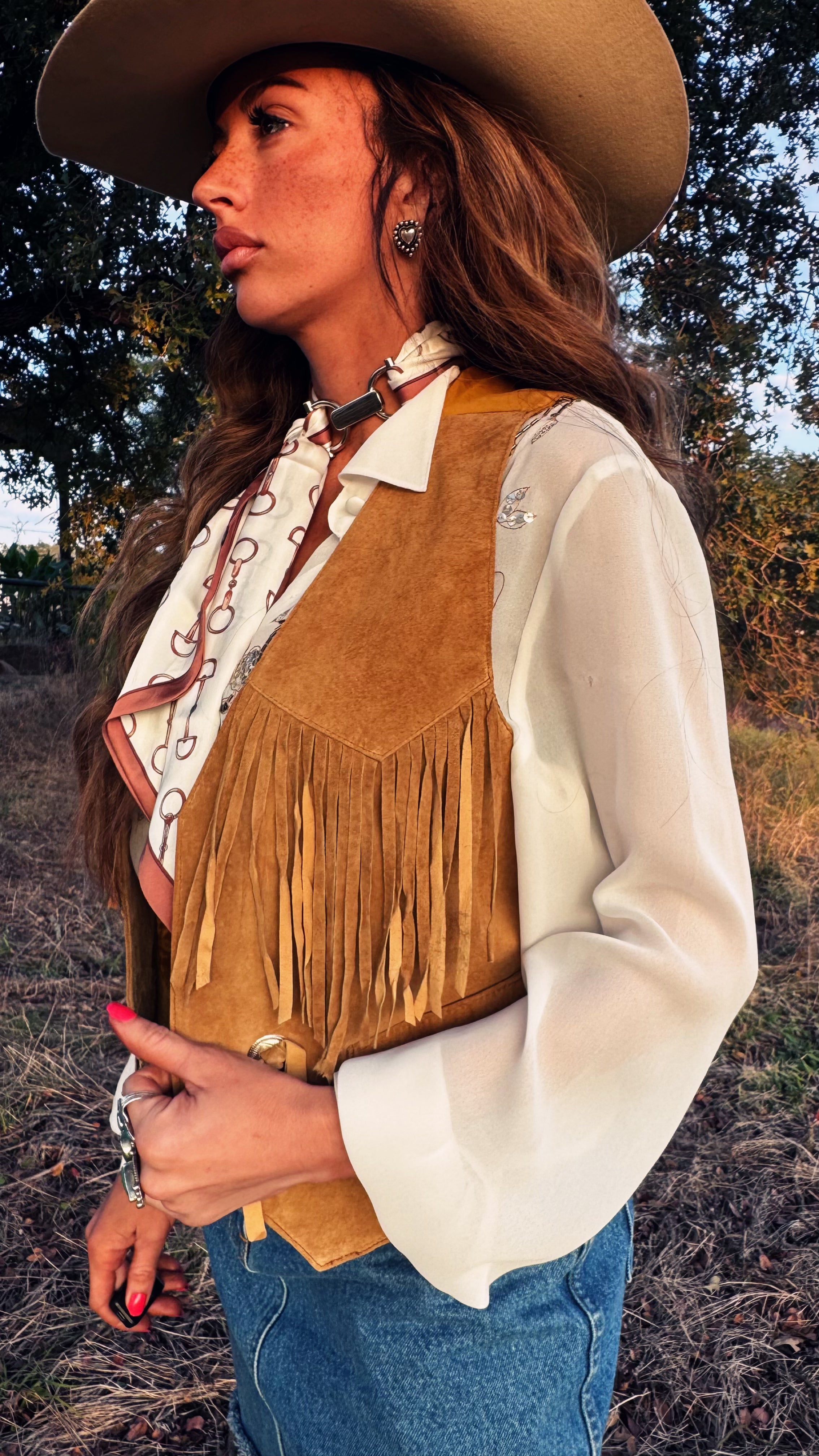 Vintage Desperado Suede Fringe Vest – 1970s Western Camel Leather | Size S/M